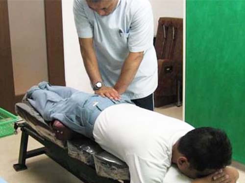 松山市・東洋整骨院の施術風景 松山市・東洋整骨院の施術風景